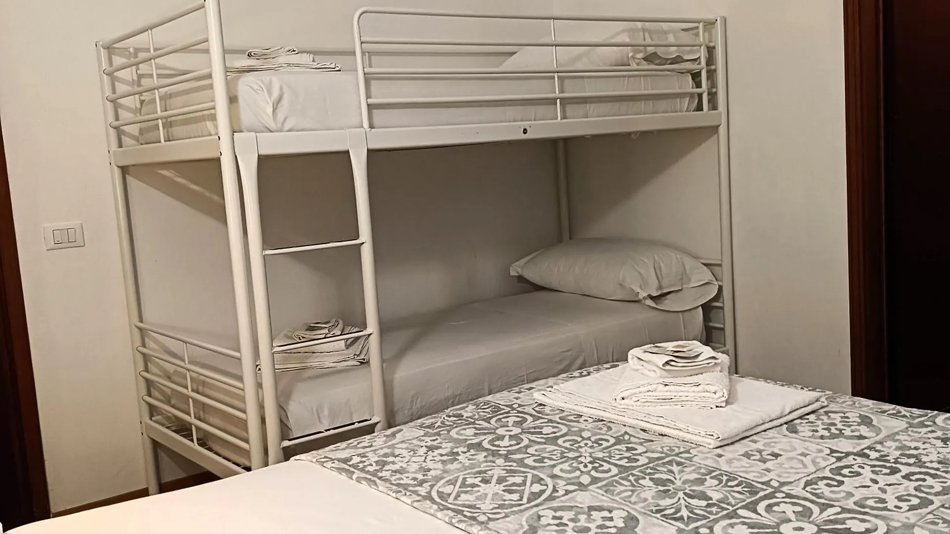 Camere Al Mare Lido di Camaiore Bed & Breakfast
