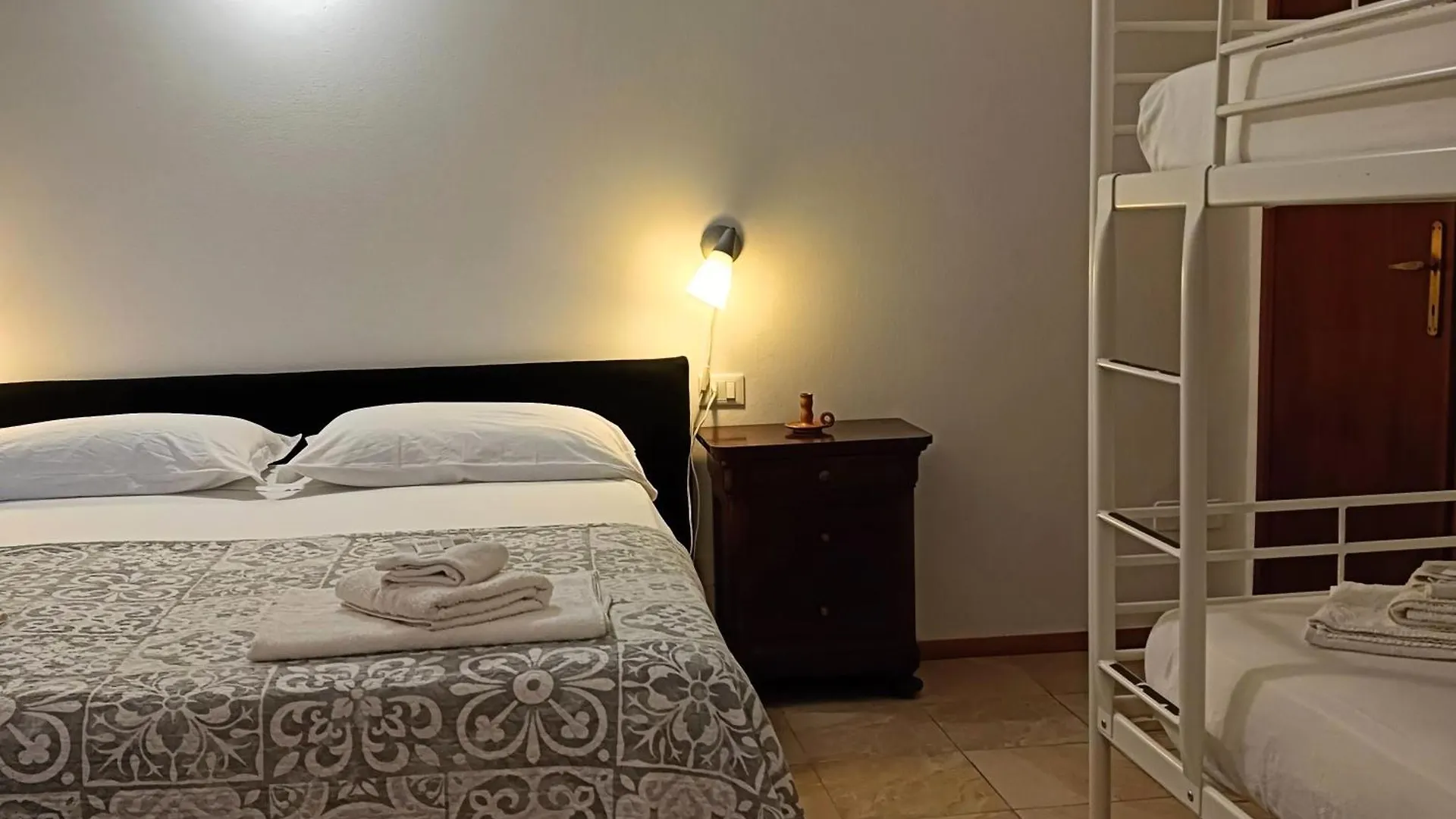 Camere Al Mare Lido di Camaiore 0*,  Italy